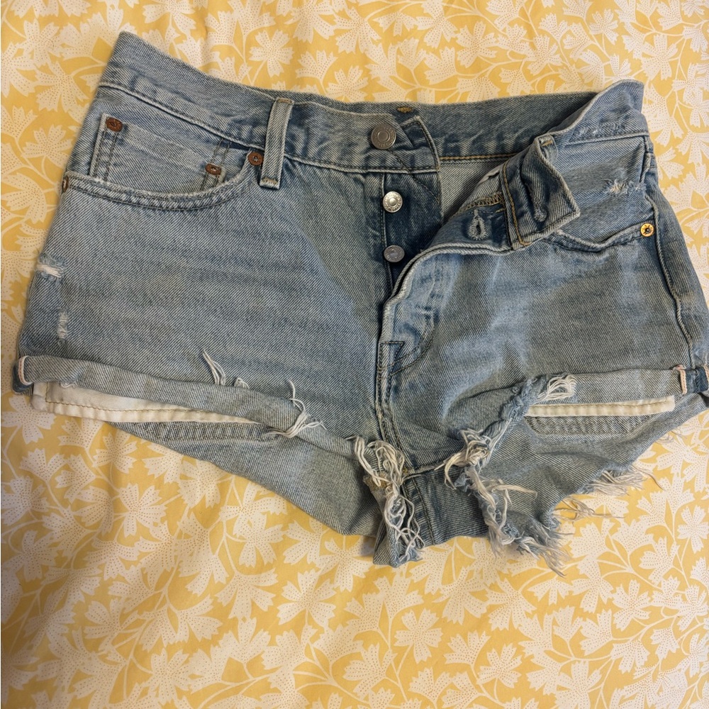 Levi’s 501 cutoff short
